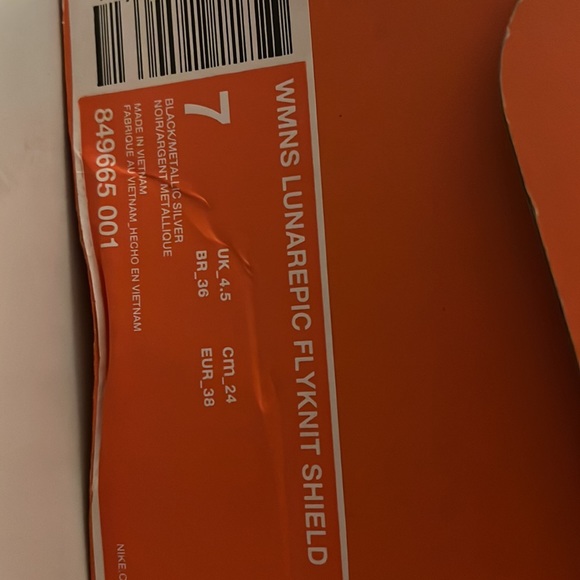 Nike LunarEpic Flyknit Shield Black Metalic Silver Shoes slightly used - Picture 7 of 7